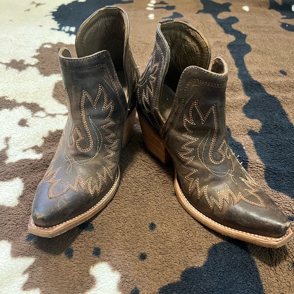 Ariat shorty boots - Picture 2 of 4
